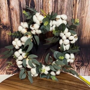 Elegant Green and White Cotton Light Up Wreath